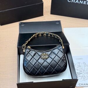 Chanel Black Quilted Shoulder Bag with Gold Chain